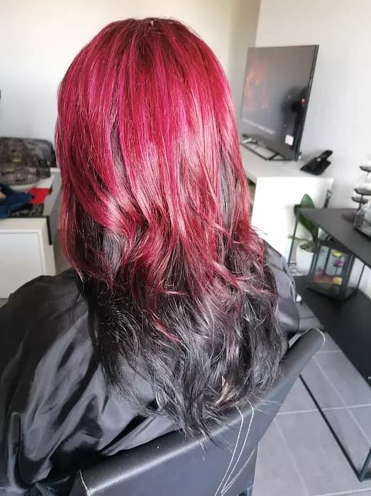 Rouge framboise tie & dye — réalisation OzAymCoiff à domicile